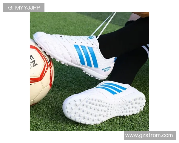 女性足球明星训练鞋时尚图片展示助你提升运动魅力与表现